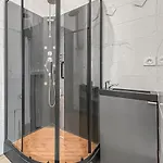 Appartement Lumineux Avec Clim Et Tv Ideal Pour Couples