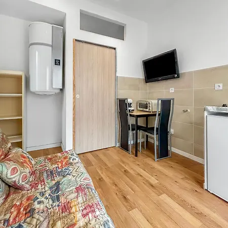 Lumineux Avec Clim Et Tv Ideal Pour Couples 艾克斯莱班