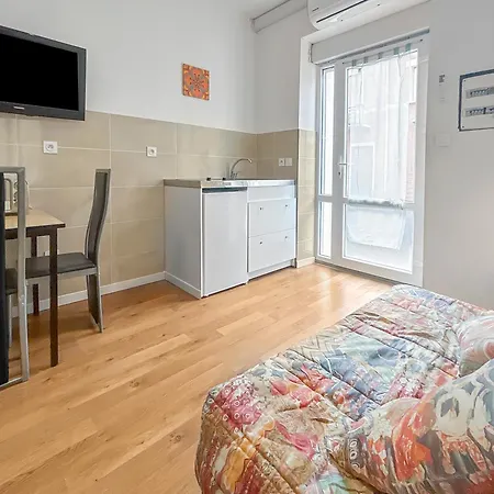 Lumineux Avec Clim Et Tv Ideal Pour Couples 公寓